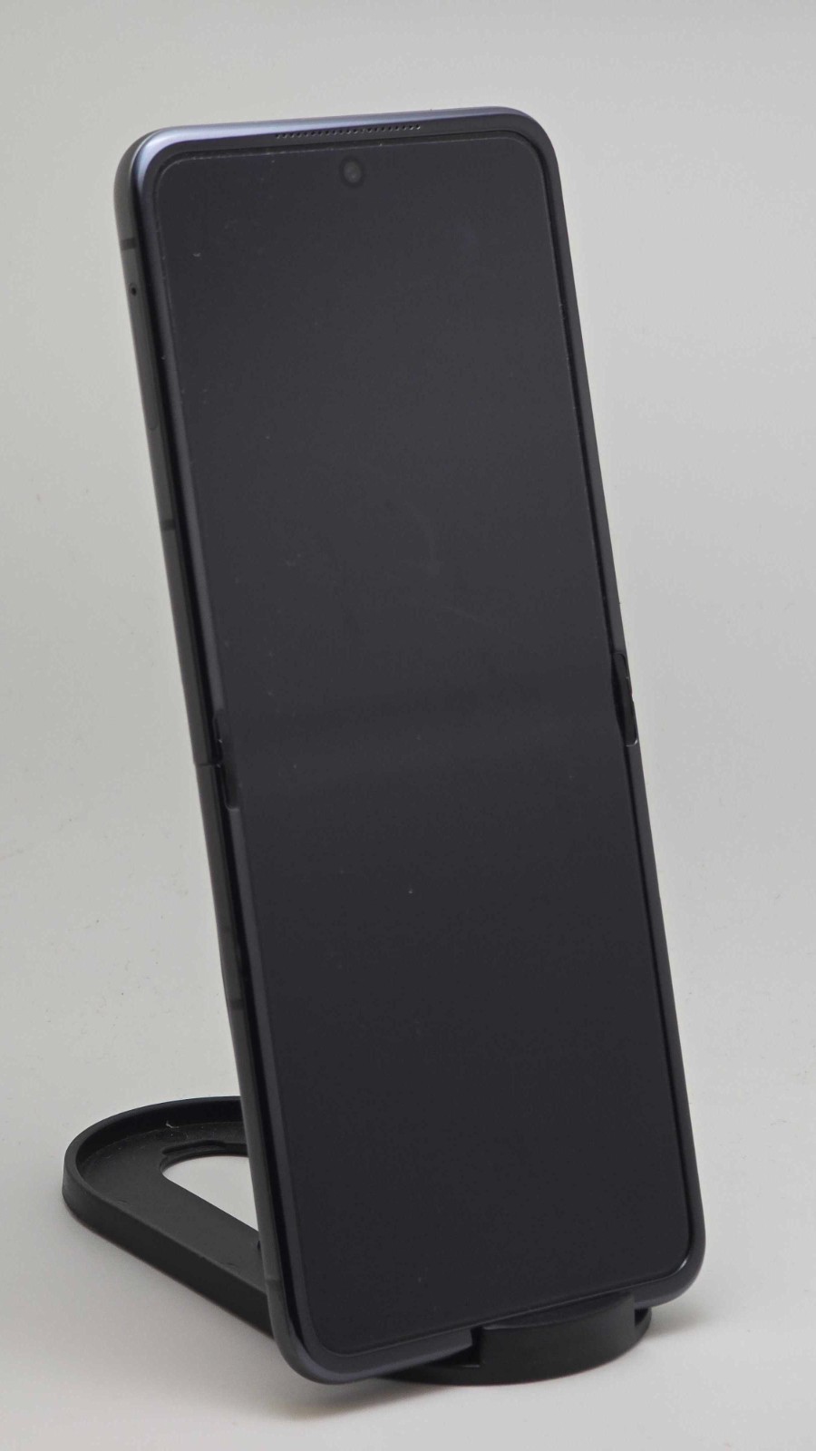 Motorola Razr 5G 2024 Koala Gray 256GB – Network Unlocked -Minor SBI Issue