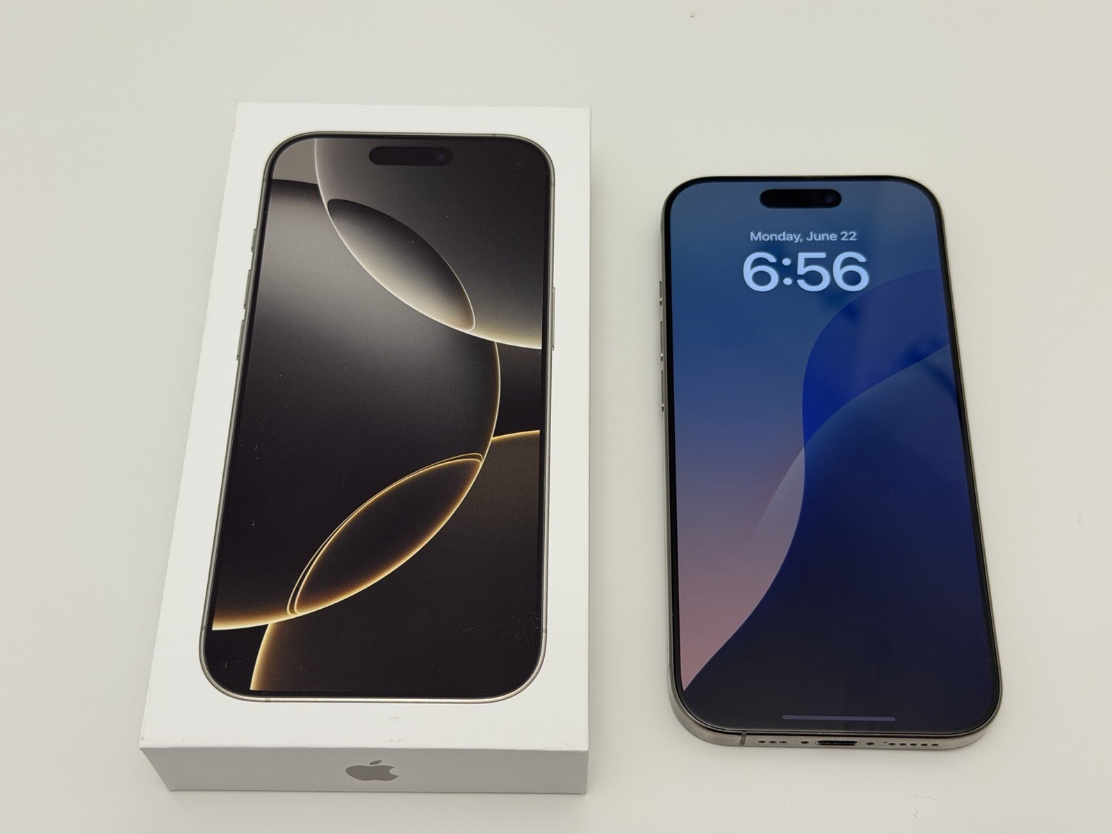 Apple iPhone 16 Pro – 256 GB – Natural Titanium (Unlocked) – EUC