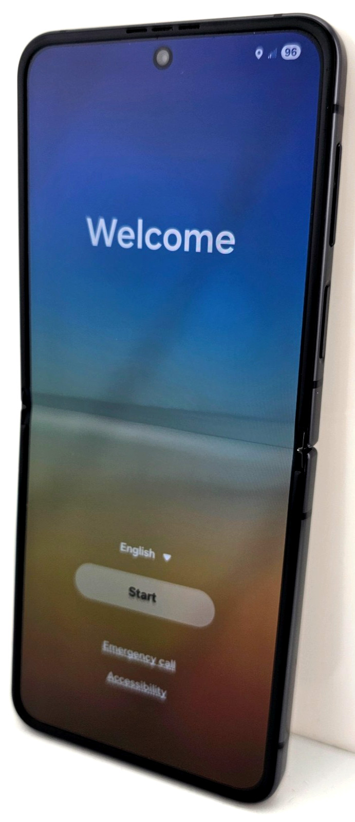 Samsung Galaxy Z Flip 4 SM-F721U – Unlocked 256GB Graphite *DOES NOT OPEN FULLY*