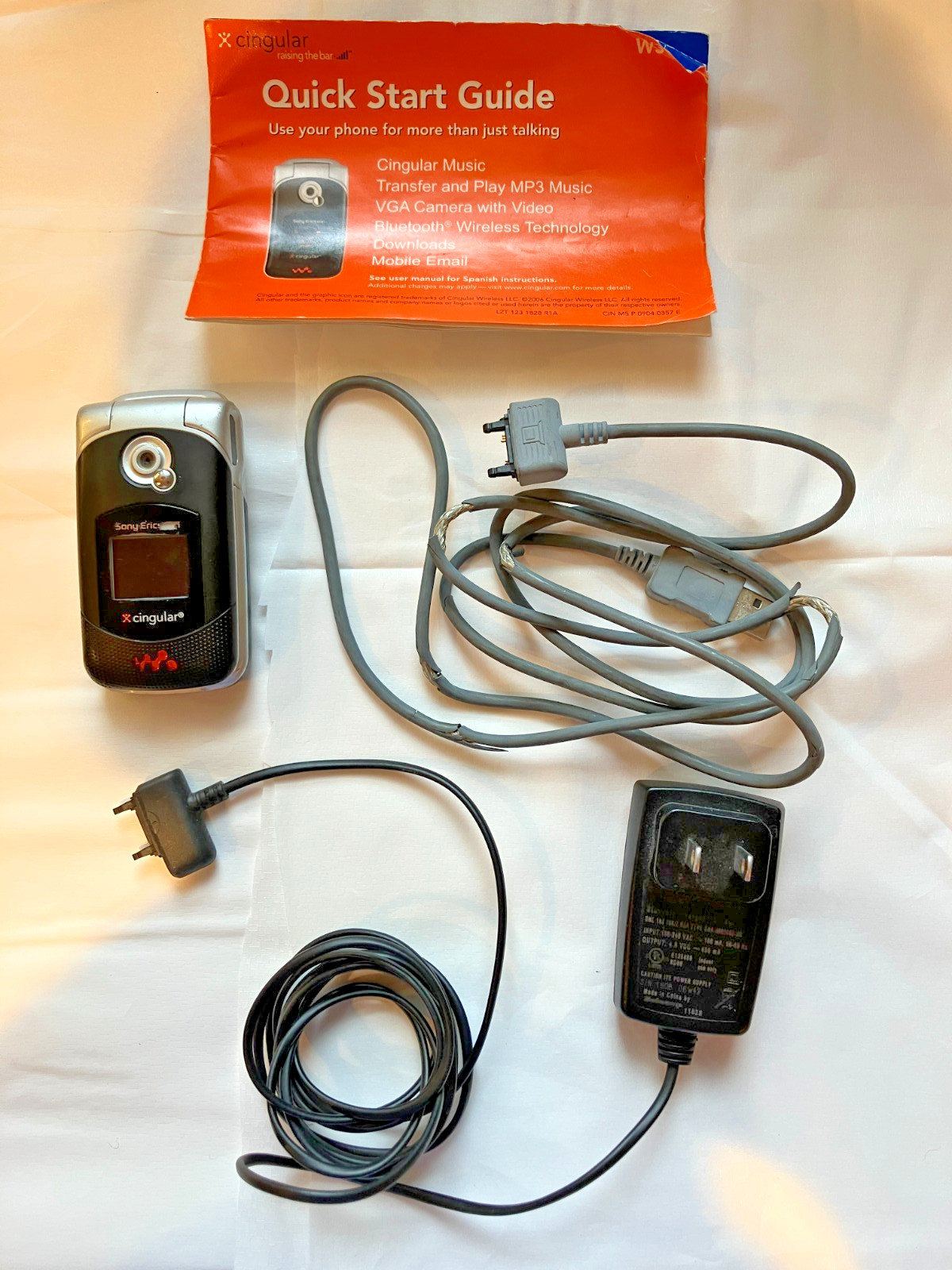 Sony Ericsson W300i Walkman Cingular Flip Phone Bundle – For Parts or Repair