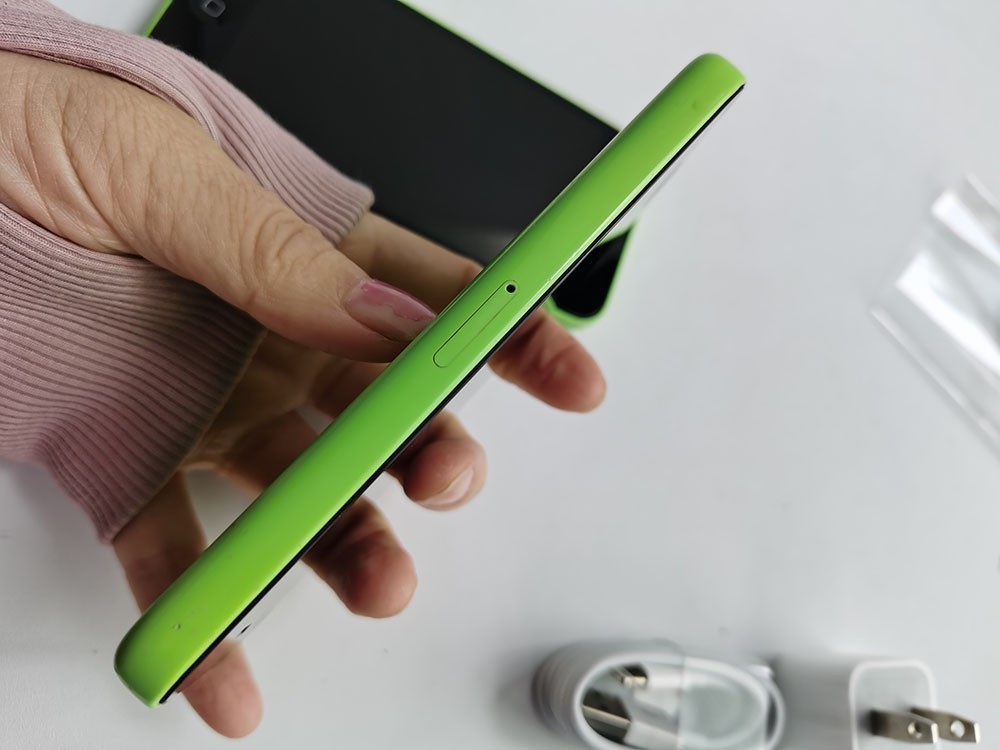 Apple iPhone 5c – 8 GB / 16 GB / 32GB – Green (Unlocked) 90% NE W