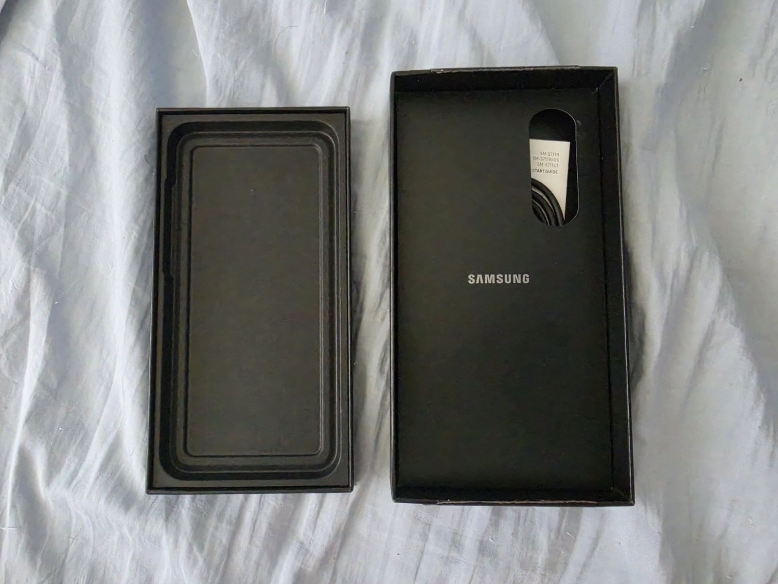 Samsung Galaxy S23 FE – 128 GB – Graphite (AT&T, Liberty PR) Network Locked