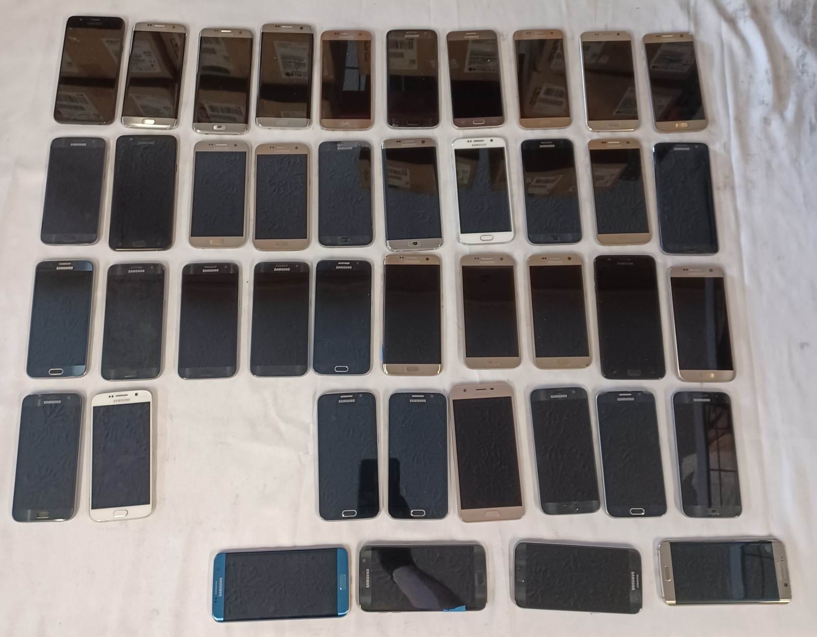 Lot of 42 Samsung Galaxy Micro-USB Smartphones J3 J7 S6 S7
