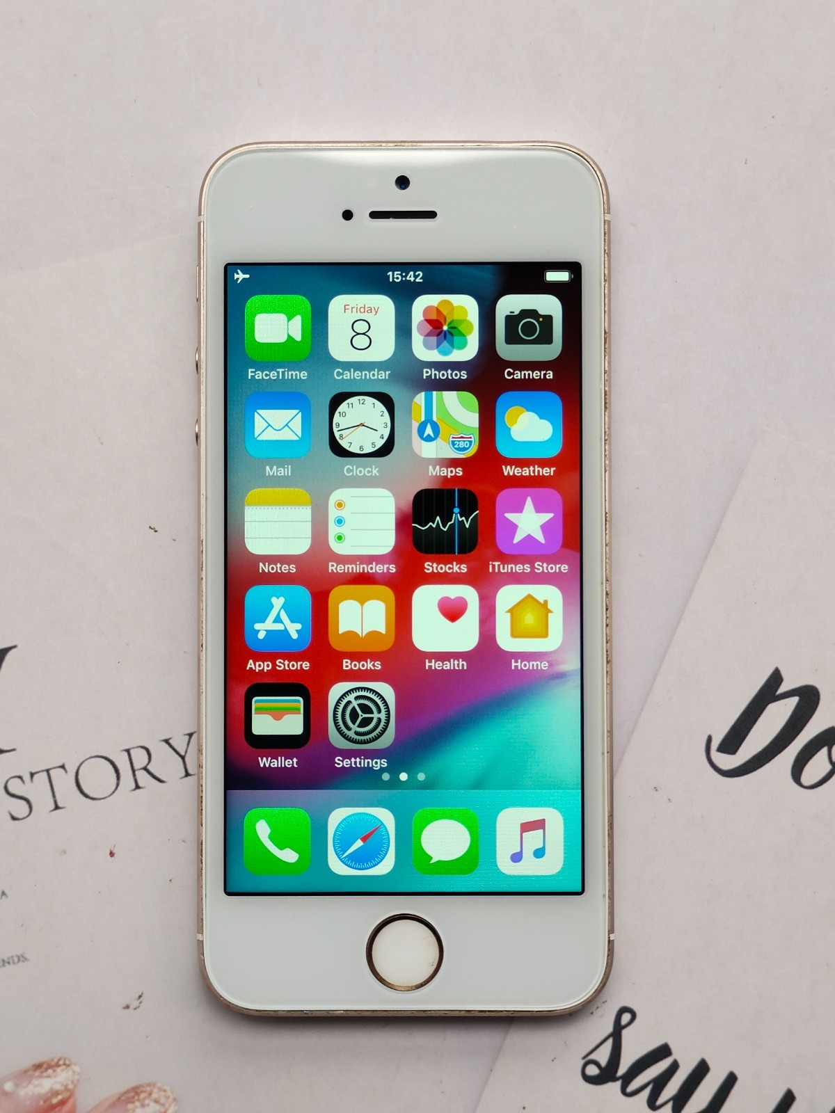 90%N ew Apple iPhone 5/5c/5s Factory UNLOCKED for any carrier 8/16/32/64GB GOOD