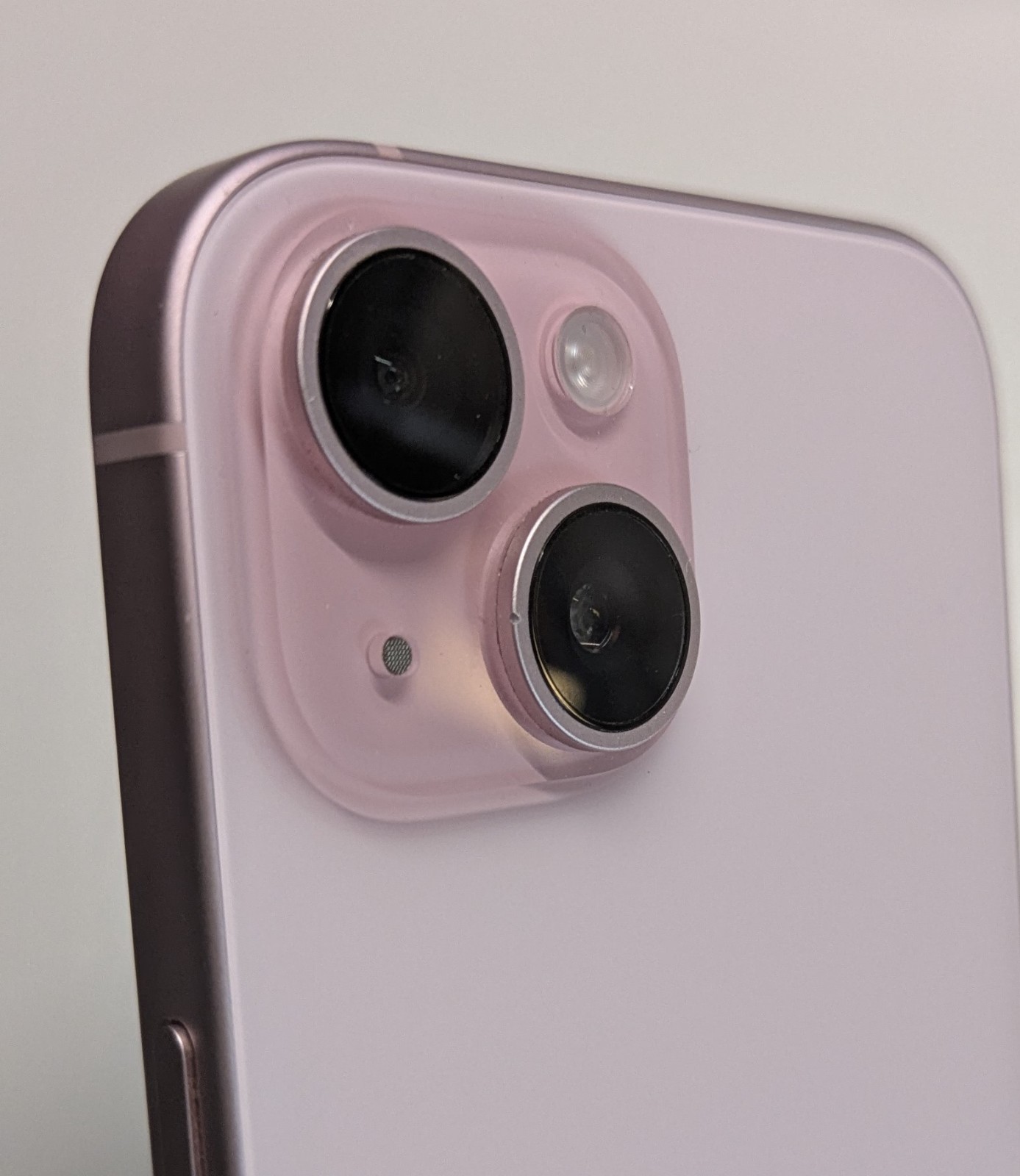 Apple iPhone 15 128GB Pink iOS 5G Bar Smartphone 12MP Camera Used