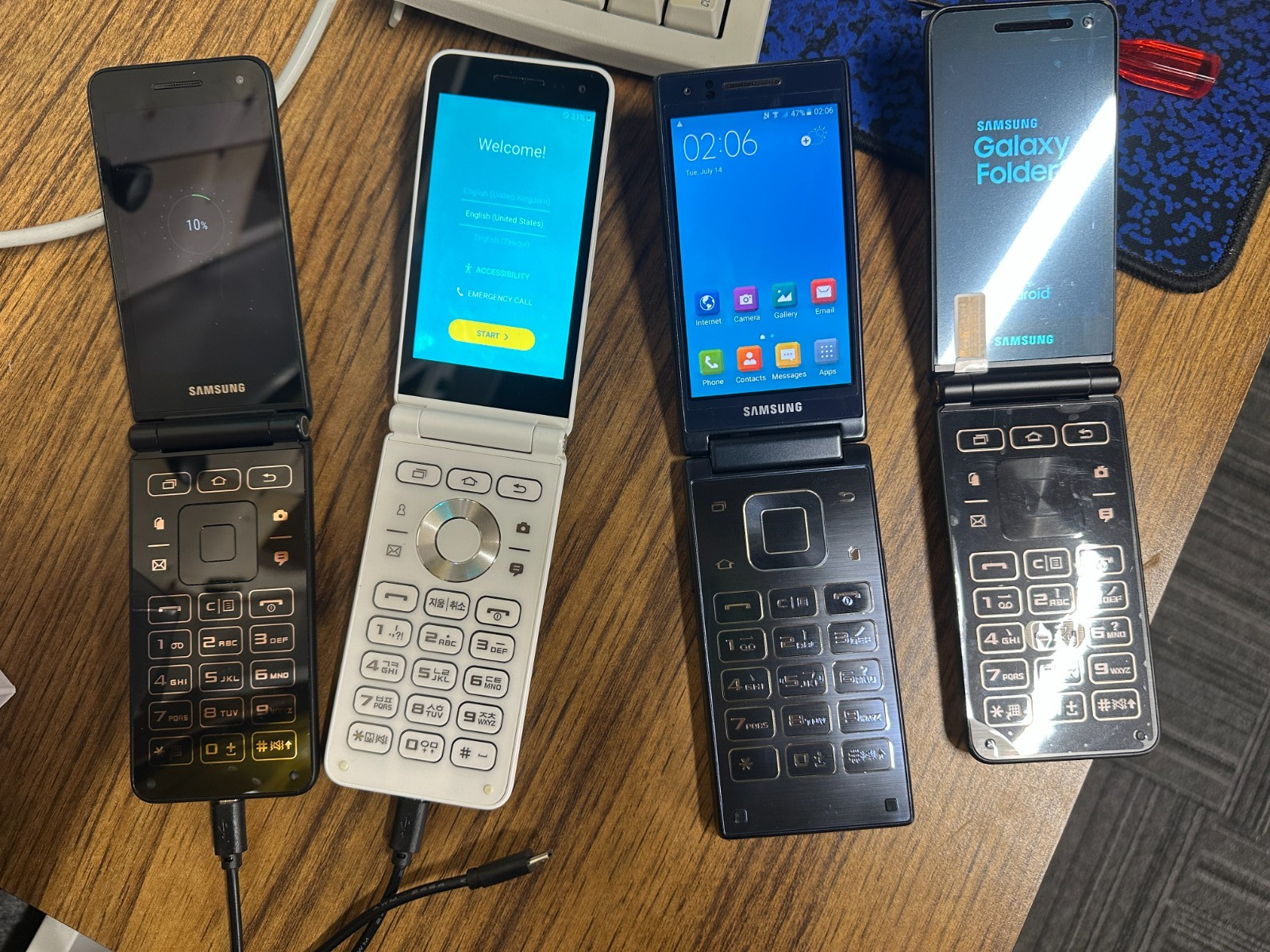 Samsung Galaxy Folder Lot, all power on and work, all unlocked