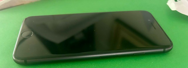Apple iPhone 8 A1863 64GB Space Gray *No SIM* w/Battery 100%