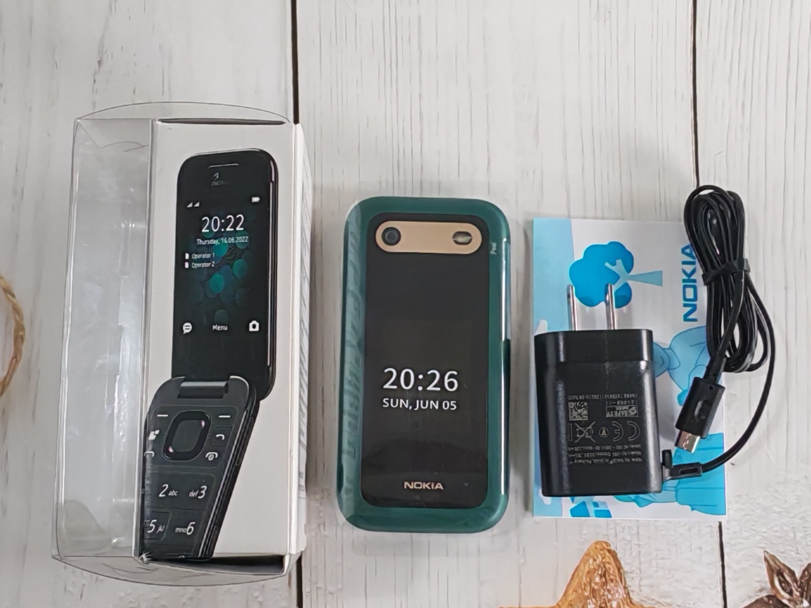 Excellent Nokia 2660 Flip Unlocked 128MB 48MB RAM Dual SIM MicroSD Random Color