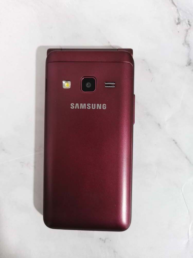 SM-G1600 Samsung Galaxy Folder 16GB Android Factory Unlocked Flip Smartphone