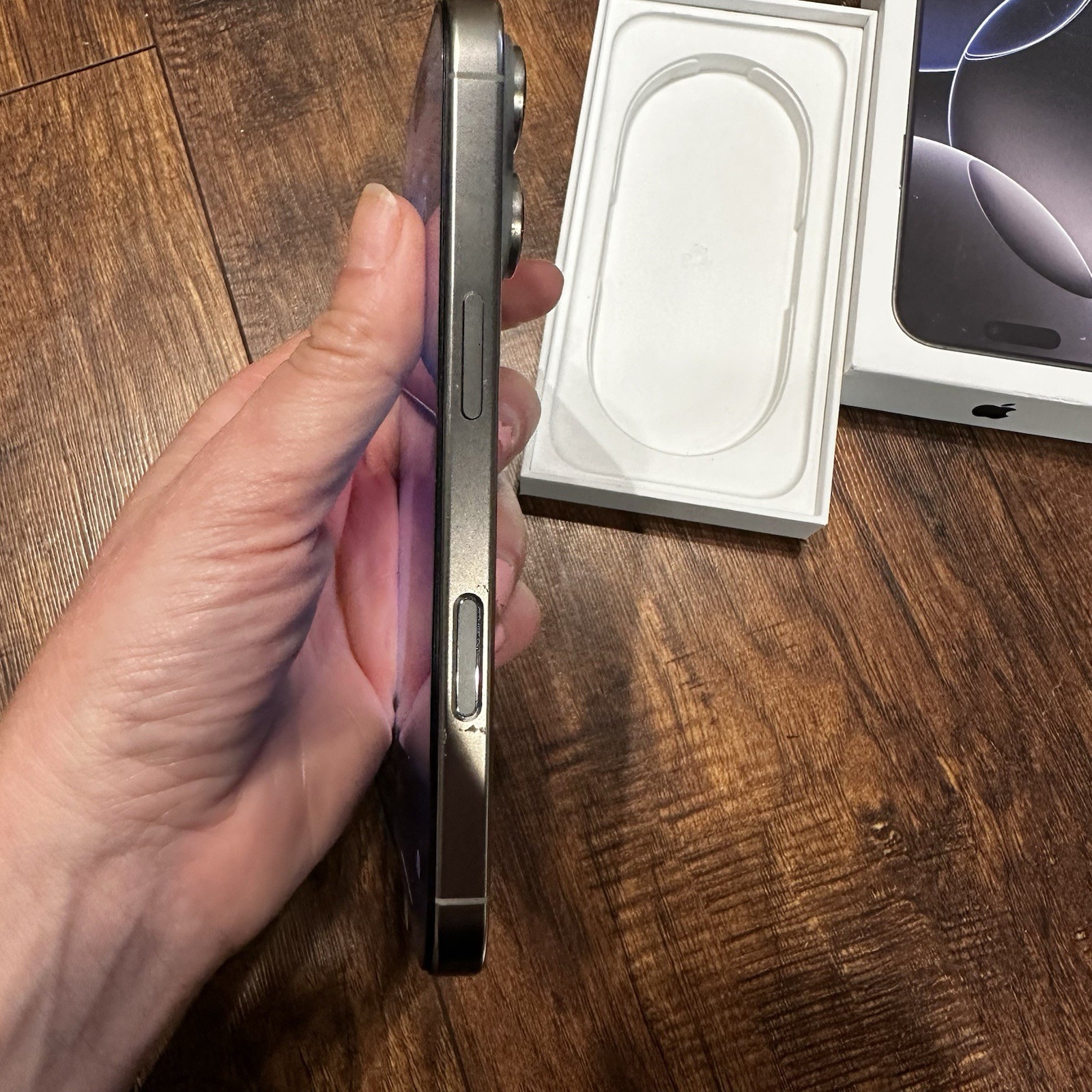 Apple iPhone 16 Pro 256GB Unlocked Natural Titanium – 95% Battery Box Included