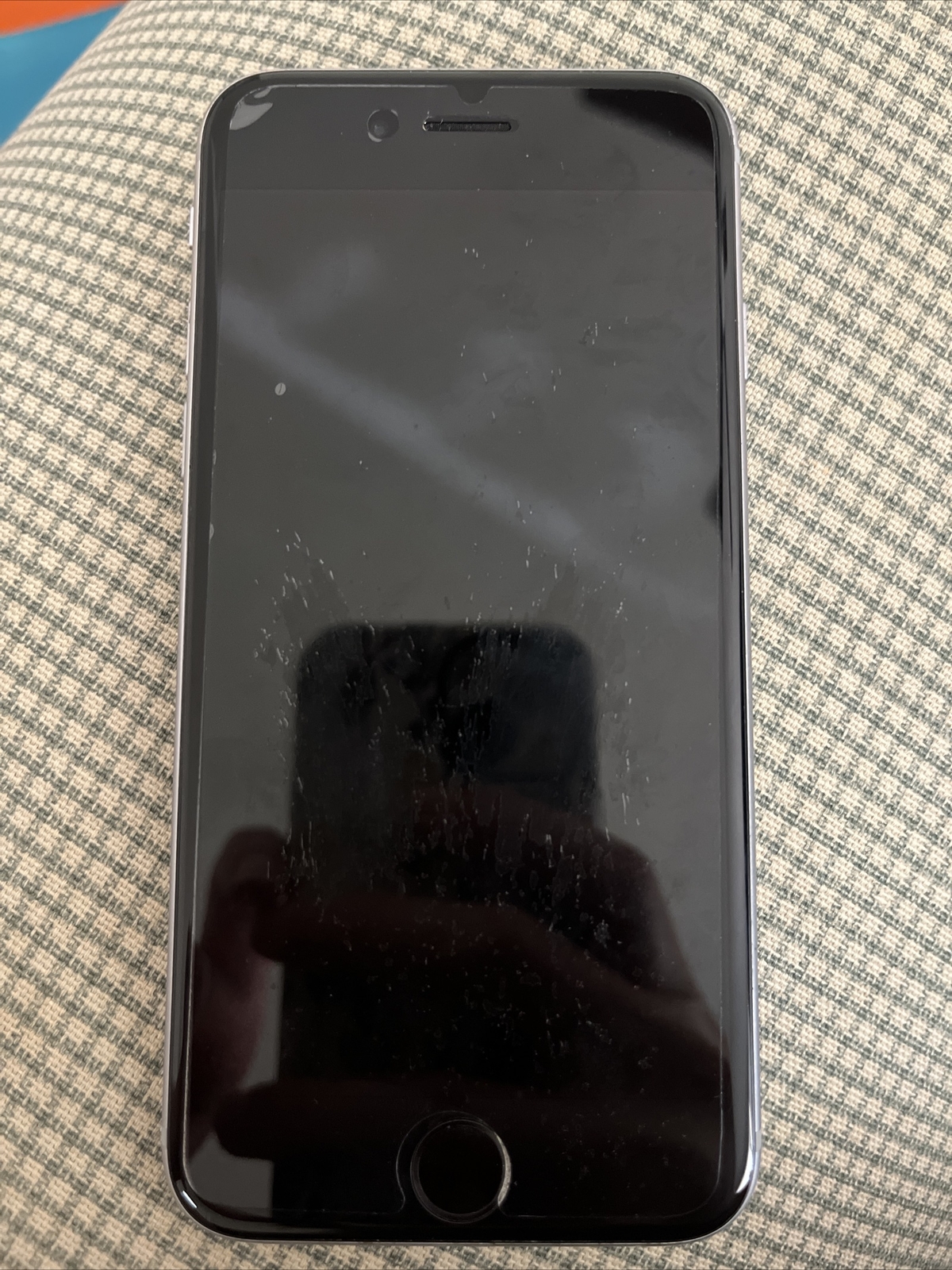 Apple iPhone 6s – 64GB – Silver (Verizon) A1688 (CDMA + GSM)