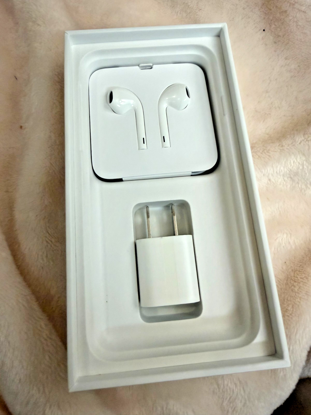 iPhone 7, 32G, Gold, In Box, Good Battery, Comes w/ Standard Accessories