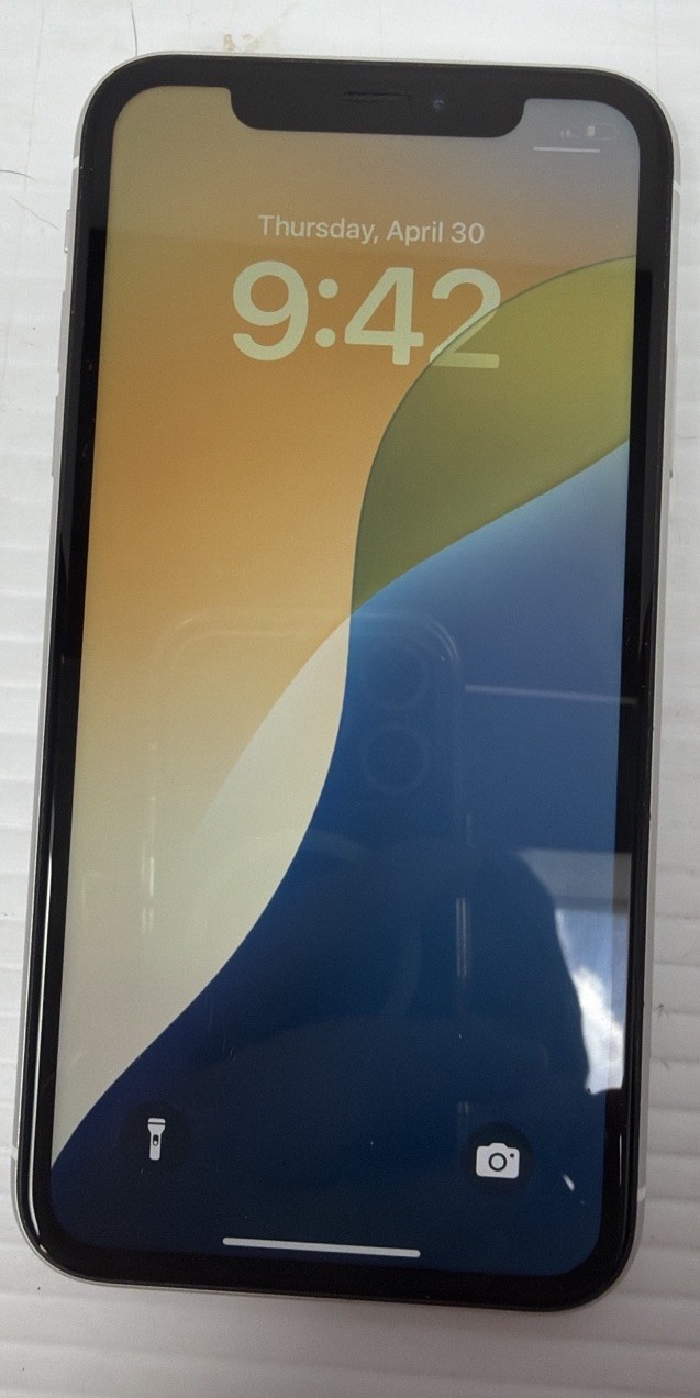 Apple iPhone XR – 64 GB – White (Unlocked) Good Condition with Box And PowerCord
