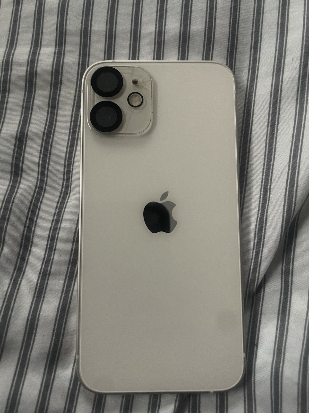 Apple iPhone White, Wi-Fi Bluetooth, iOS, Bar Style Smartphone