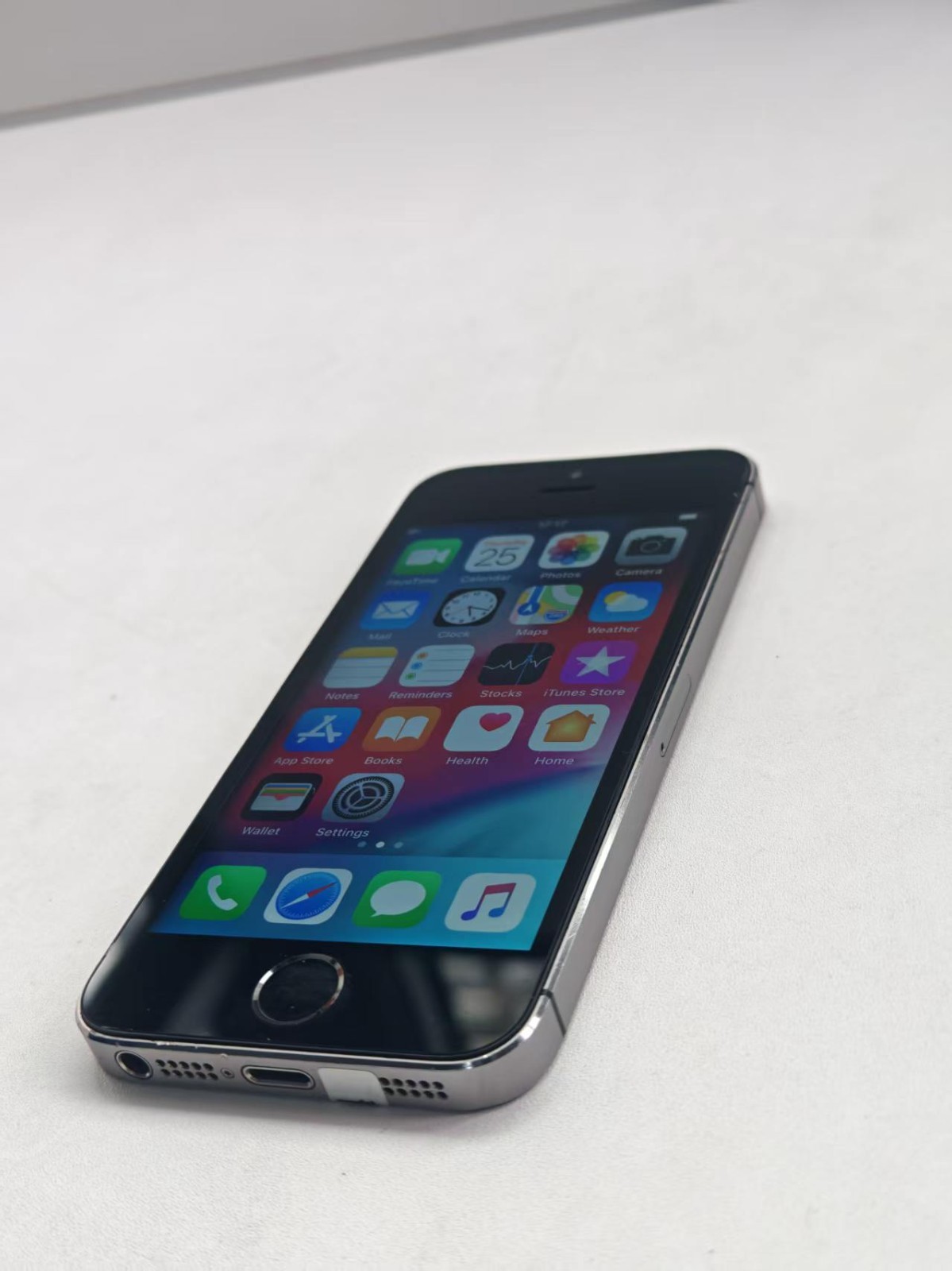 Apple IPhone 5s – 16/32/64GB – ALL COLORS Unlocked GOOD