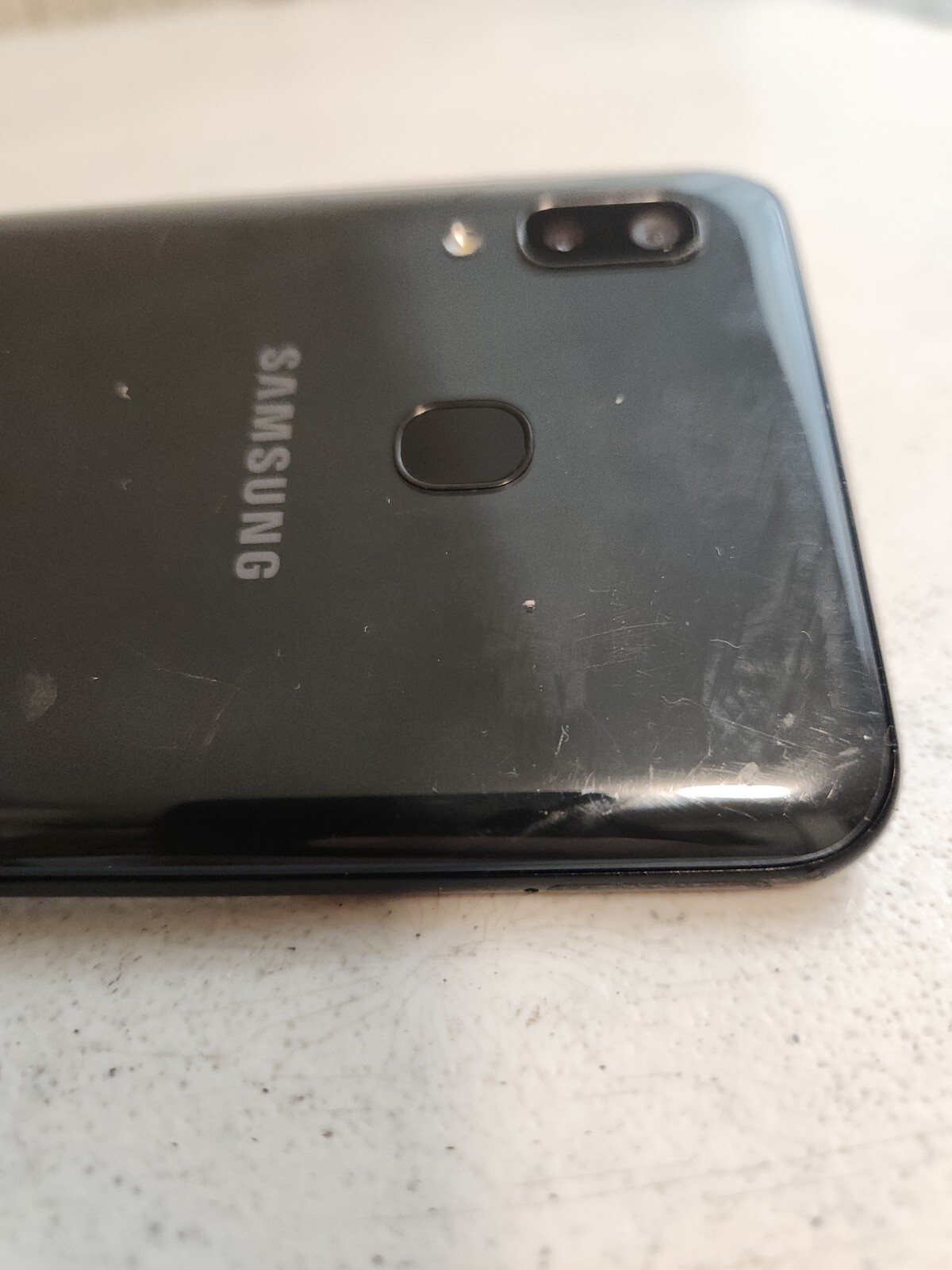 Samsung Galaxy A20 (SM-A205U) 32GB – Black (Boost Mobile) Screen Cracked!