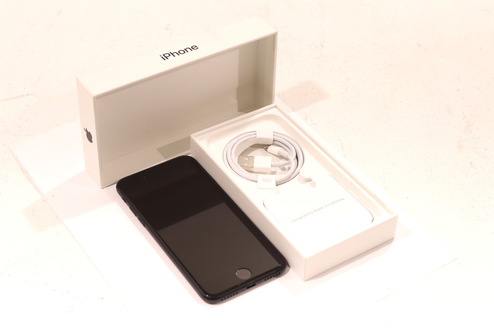 Apple iPhone SE 3rd Gen 64GB A2595 Midnight Black Color Unlocked P/N: MMX53LL/A