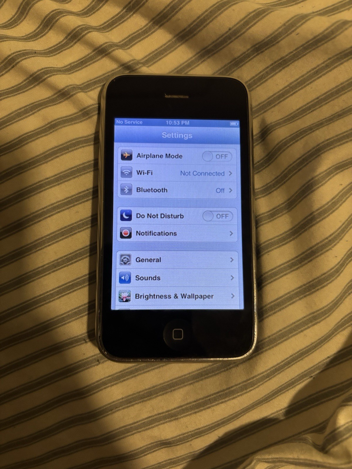 Apple iPhone 3GS – 8 GB – Black (AT&T)