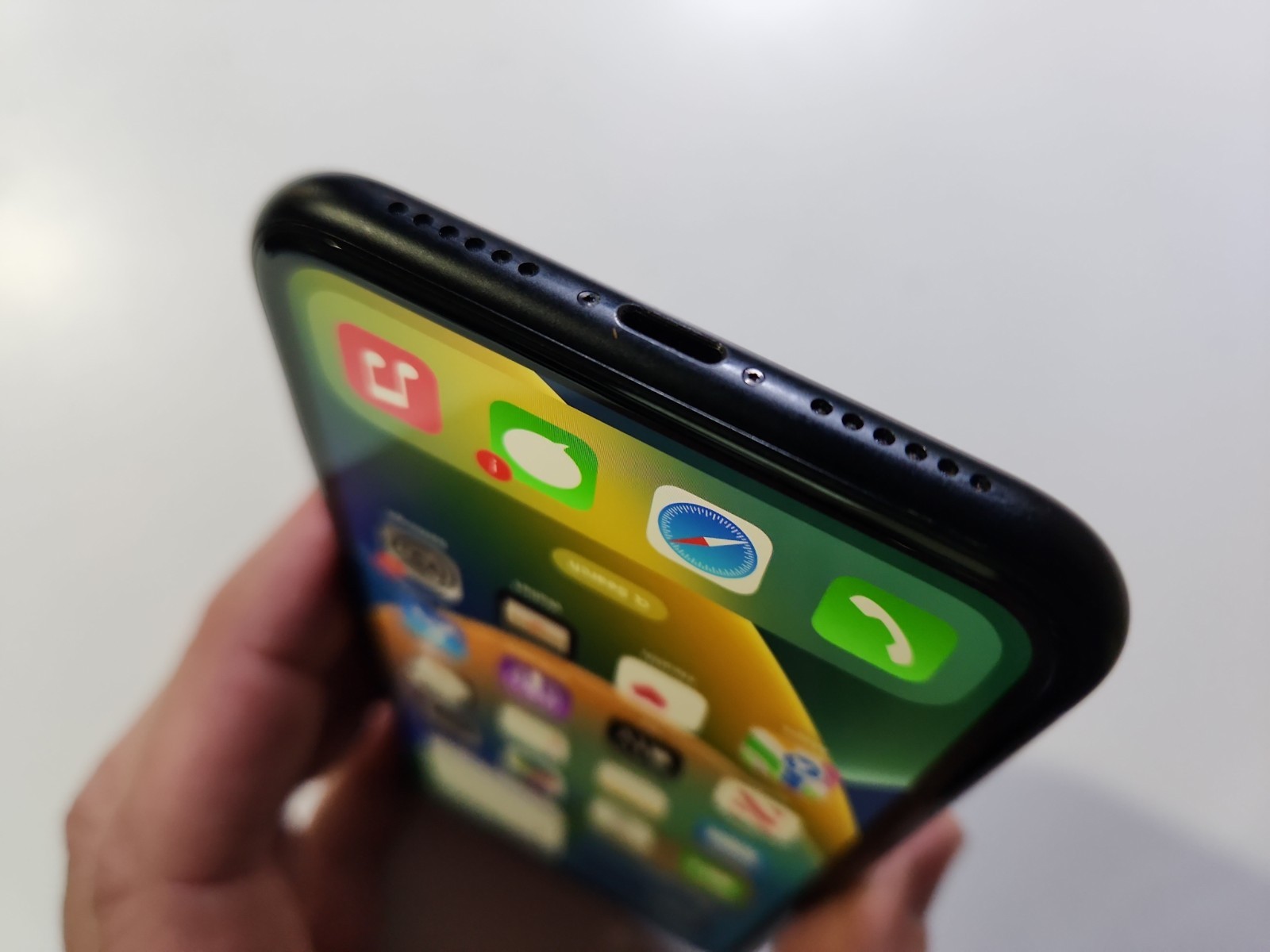 Apple iPhone XR A1984 64GB Factory Unlocked Clean IMEI Batt = 91% iOS 16.3 *RARE