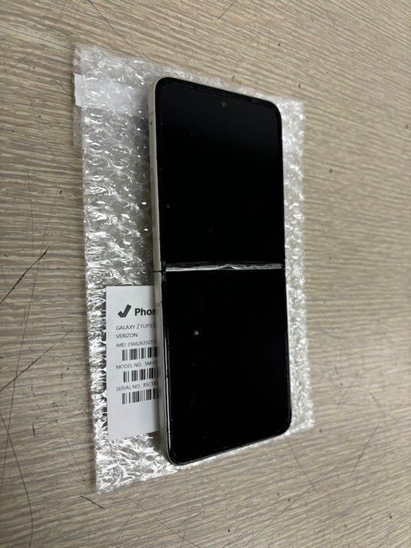 Samsung Galaxy Z Flip3 5G SM-F711U 128GB Cream (Verizon) Unlocked -Screen issues