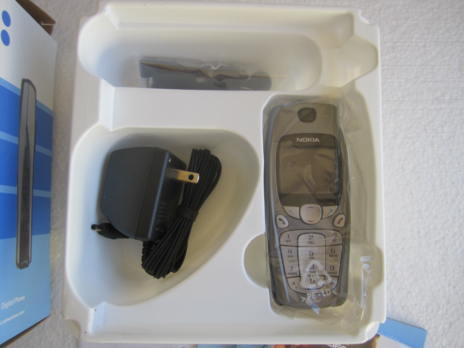 Vintage Nokia 3560 Phone w/Charger Battery & Packaging – For Collectors