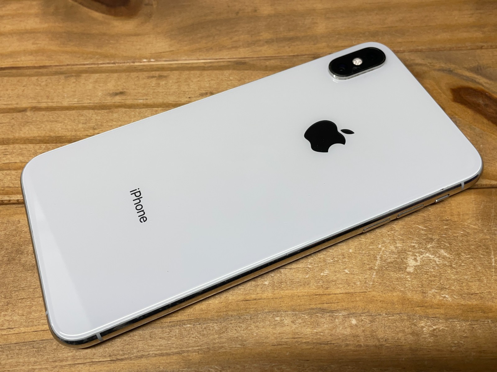 Apple iPhone XS Max – 64 GB – Silver (Unlocked) A1921 – Works – Read Desc.