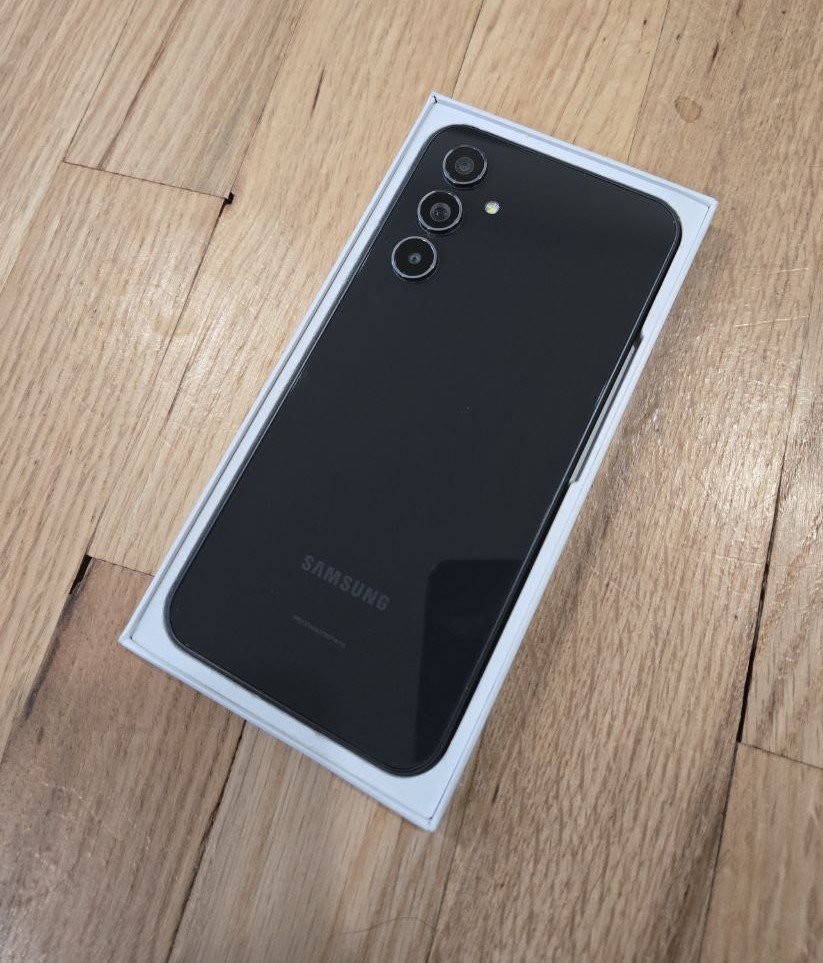 Samsung Galaxy A54 – 128 GB – Awesome Graphite (Unlocked) & Accessories