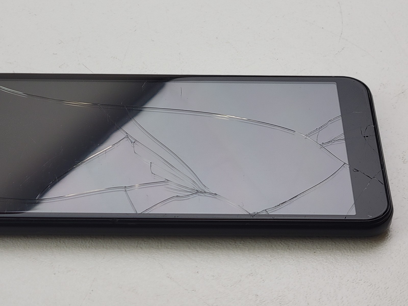 NUU N12 (S6008L) 32GB – Black (CARRIER UNKNOWN) Smartphone – CRACKED – H6208