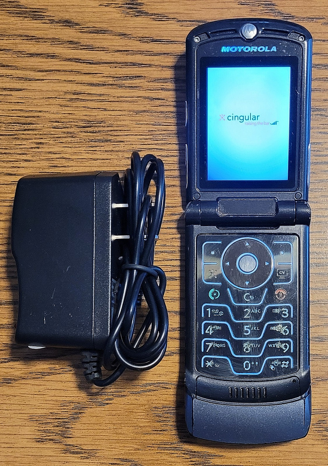 Motorola RAZR V3xx – Gray & Black ( Cingular ) Very Rare GSM Flip Phone -Bundled