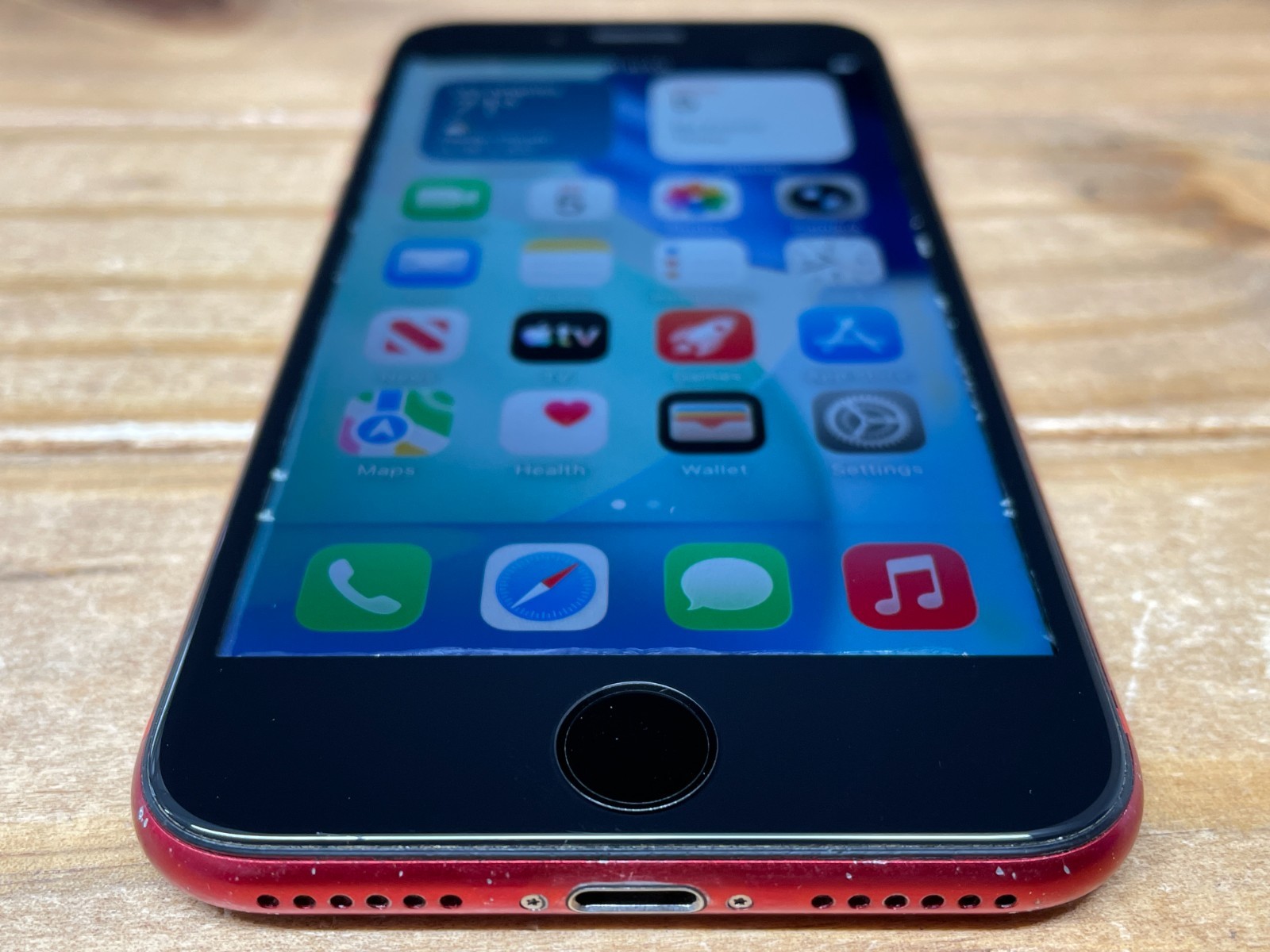 Apple iPhone SE 2nd Gen – RED – 256 GB (Unlocked) A2275 – Works – Bad Screen