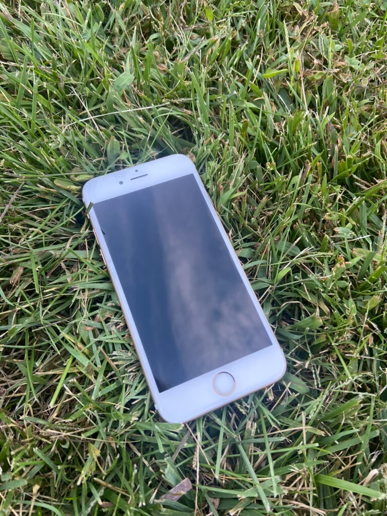 Apple iPhone 6s – 32GB – Gold (Unlocked) A1633 (CDMA + GSM)