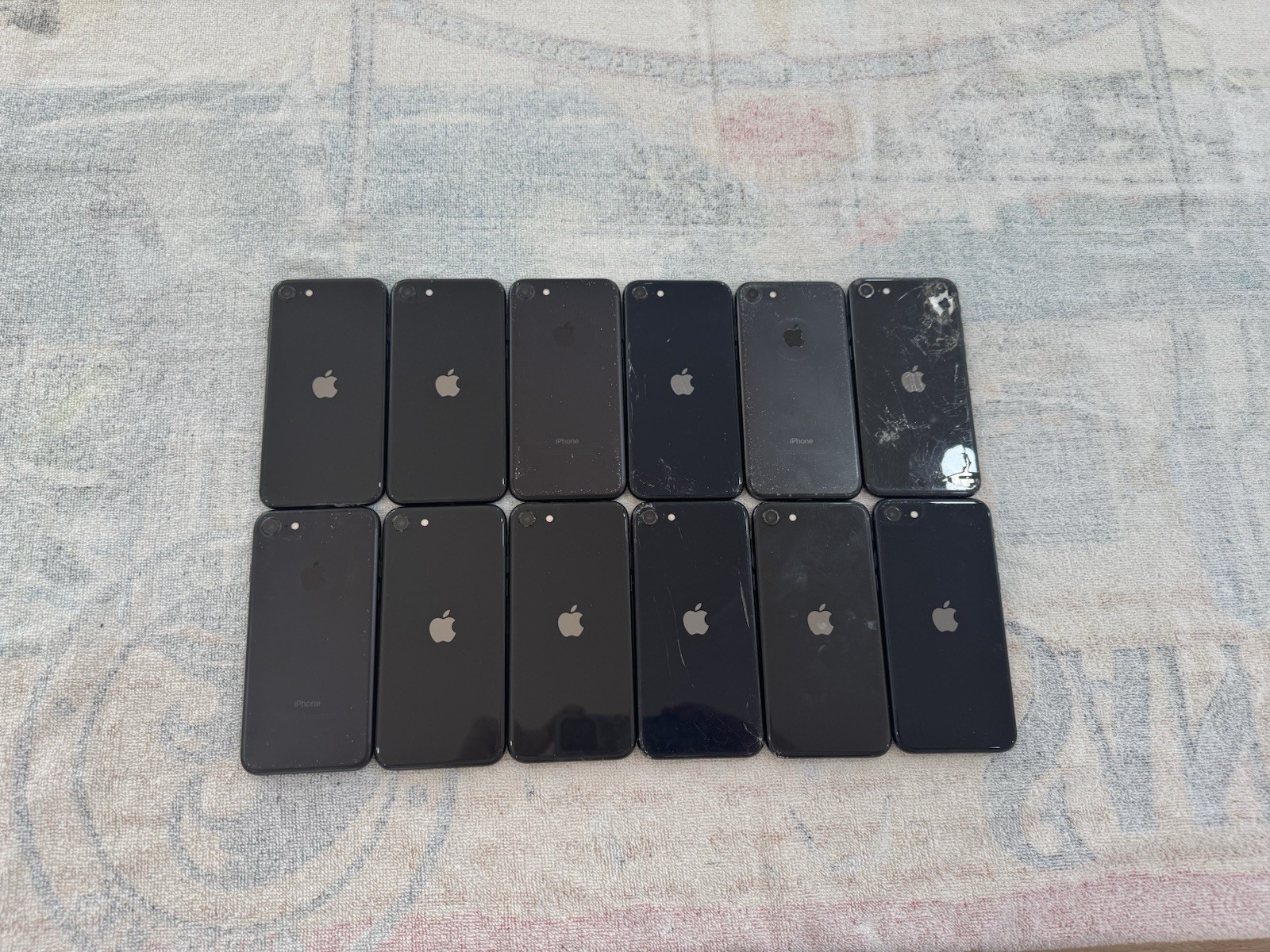 Lot of 12 Apple iPhone 7/SE Mixed Models Black 4.7in PARTS ONLY