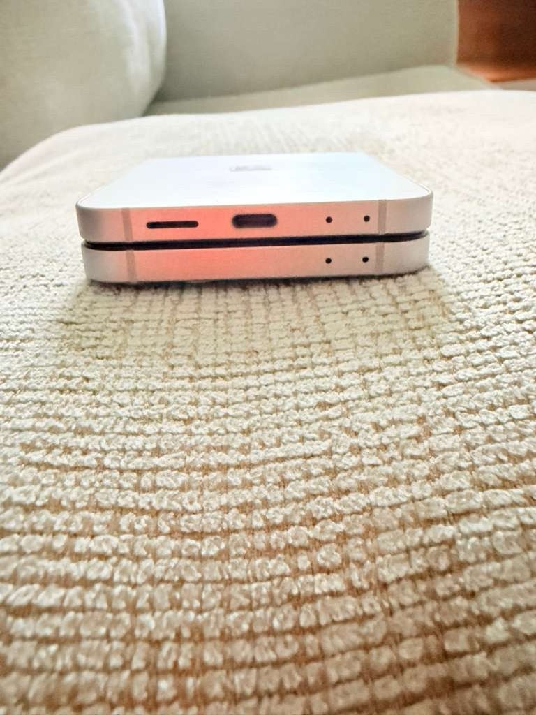 Samsung Galaxy Z Flip6 512GB Silver 50MP USB-C Flip – Factory unlocked-Open Box