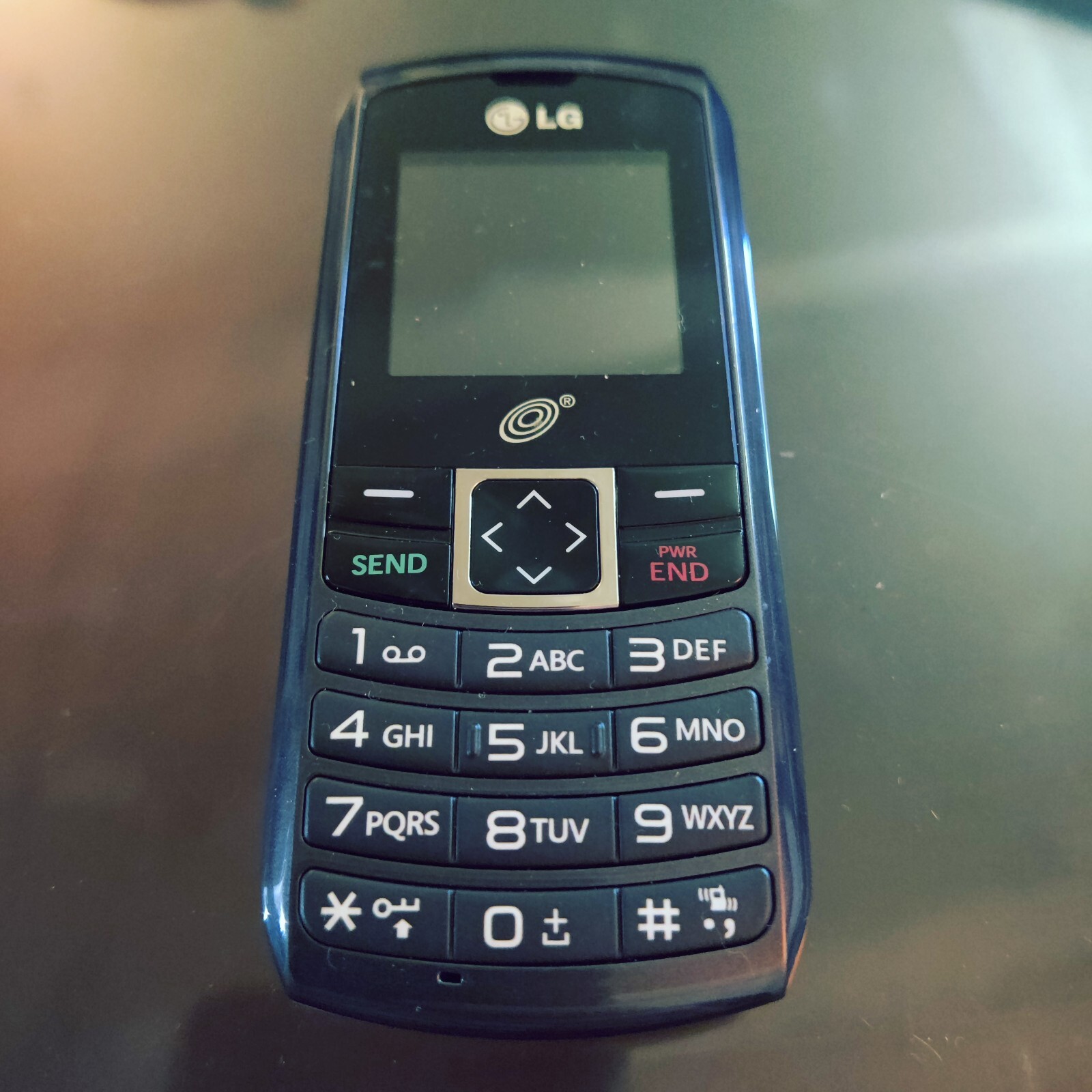 Tracfone LG 320G Cell Phone ~ Powers On (EX)