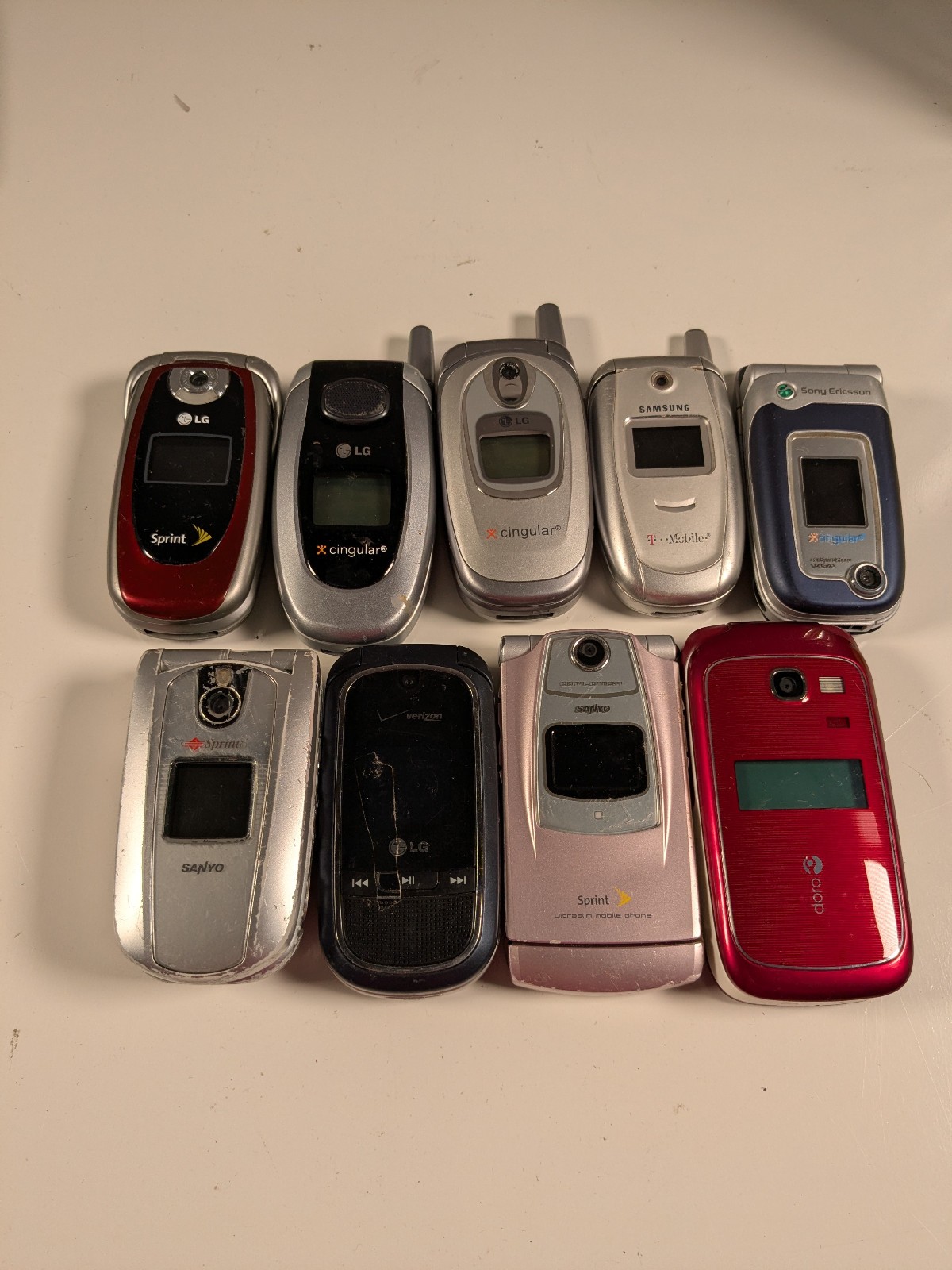 Lot (9) Flip Cell Phones LG PM225 CG300 C2000 Samsung Doro 618 Sanyo Ericcson