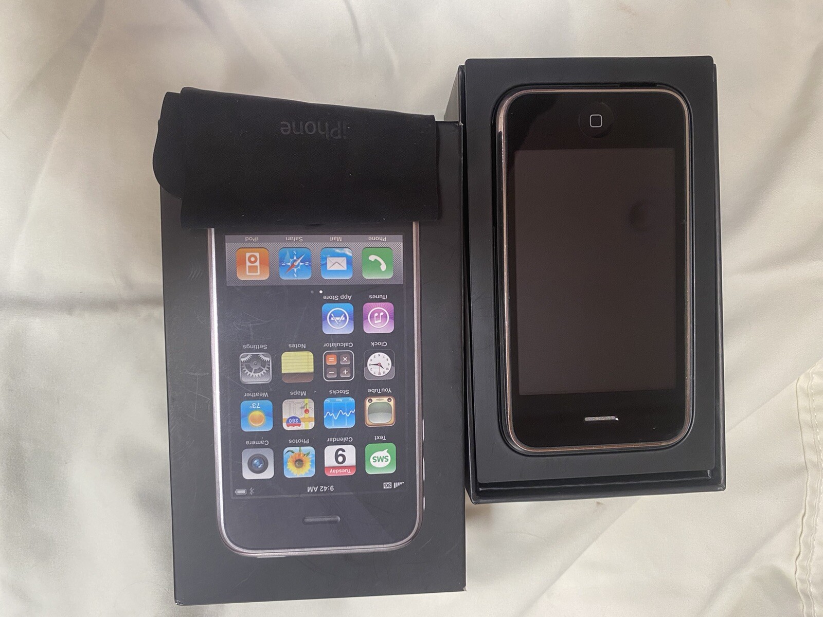 Collectible Apple iPhone 3G – 16GB – Black (AT&T) A1303 (GSM) In Original Box