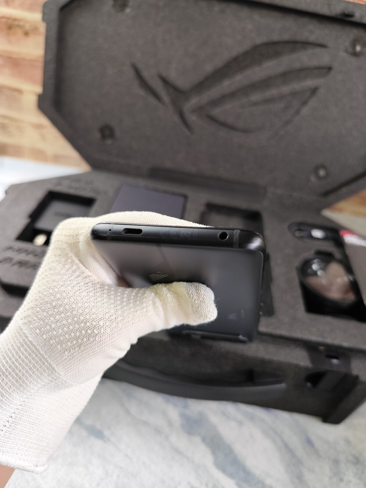 “Batman ” Asus ROG Phone 6 12+256GB Unlocked Gaming Phone