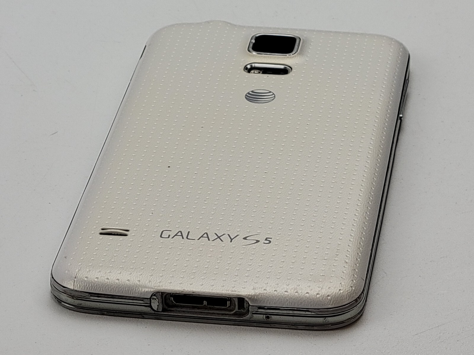 Samsung Galaxy S5 (SM-G900A) 16GB – White (AT&T) Smartphone – Clean IMEI – J7948