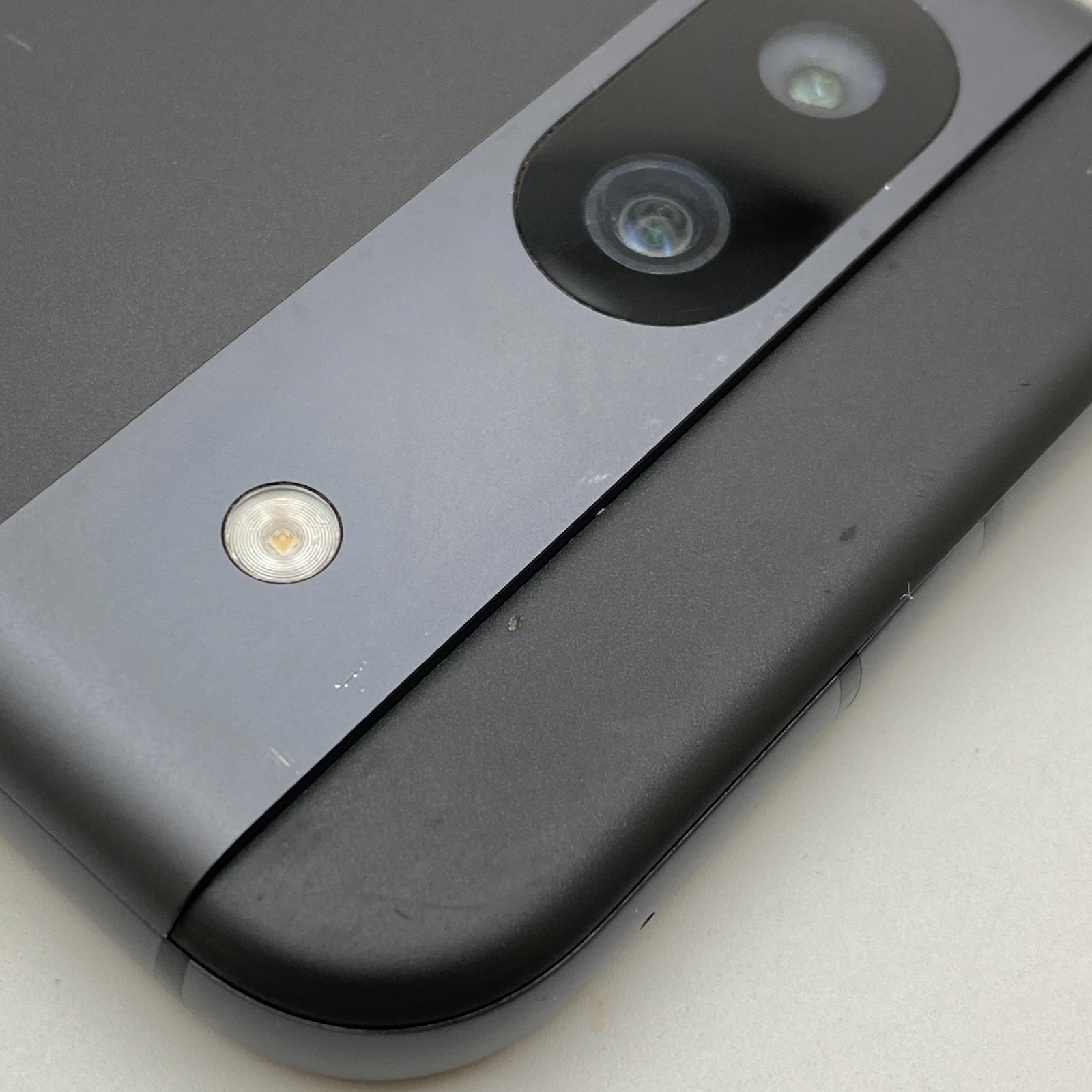 Google Pixel 8a – 128GB – Obsidian (Spectrum) – DEFECTIVE