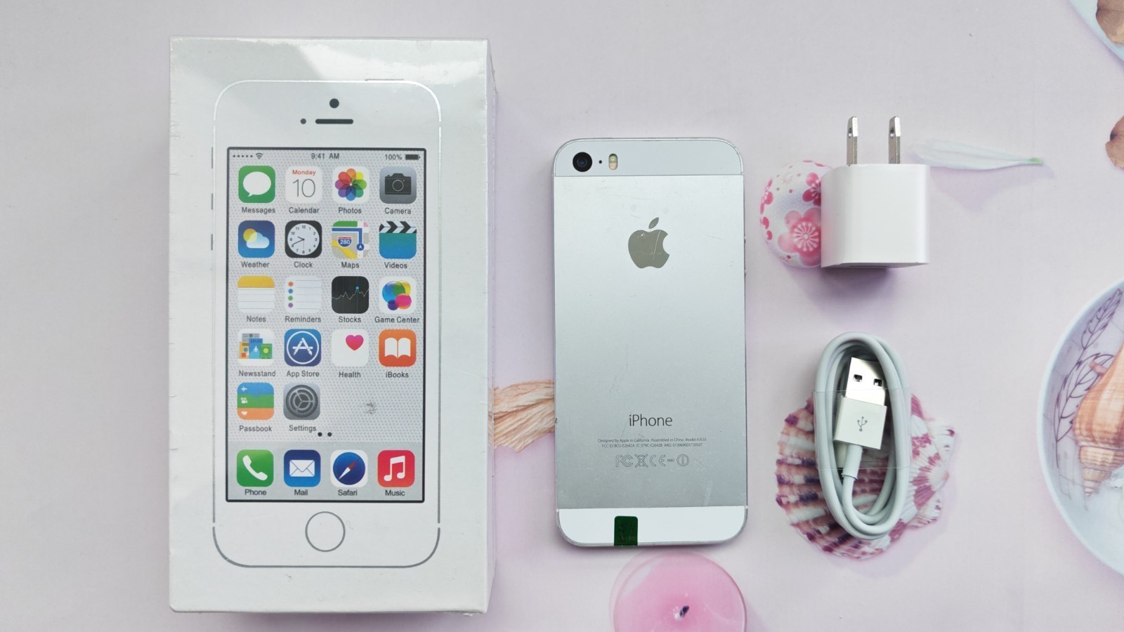 Apple iPhone 5s Unlocked – 16 GB/32 GB- Gray Color
