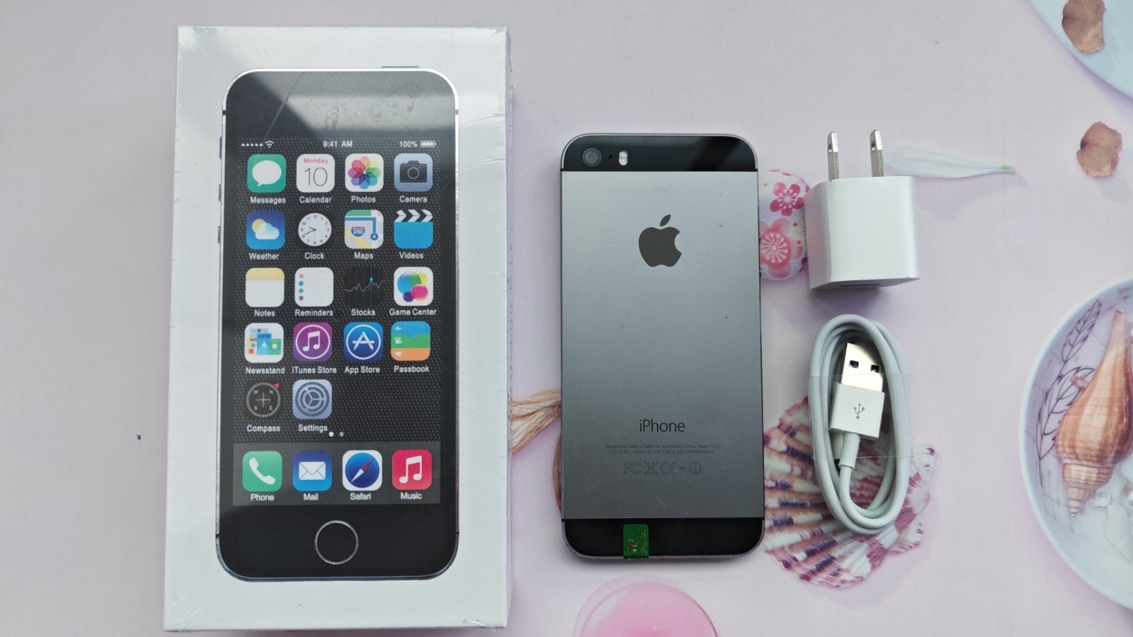 Apple iPhone 5s Unlocked – 16 GB/32 GB- Gray Color