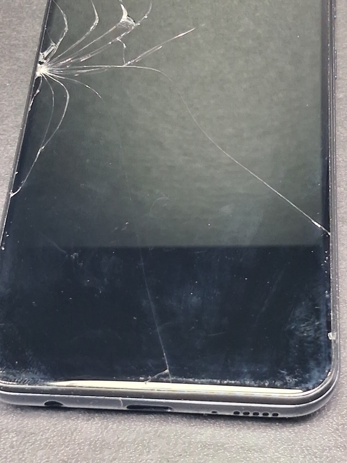 Samsung Galaxy A10e SM-A102U Cricket Wireless 32GB CRACKED SCREEN For Parts Only