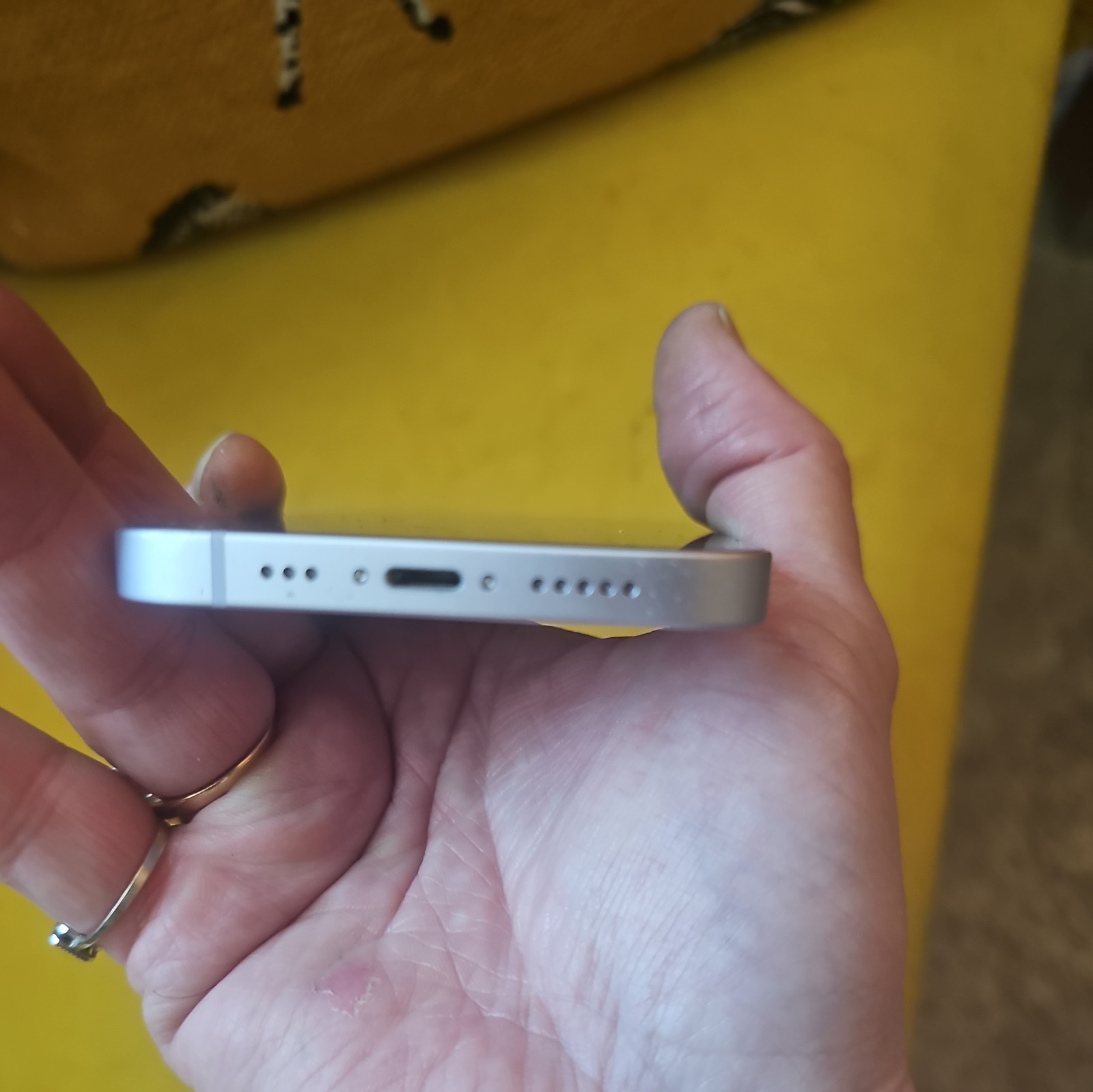 Apple iPhone 14 128GB Factory Unlocked AT&T T-Mobile Verizon Very Good Condition