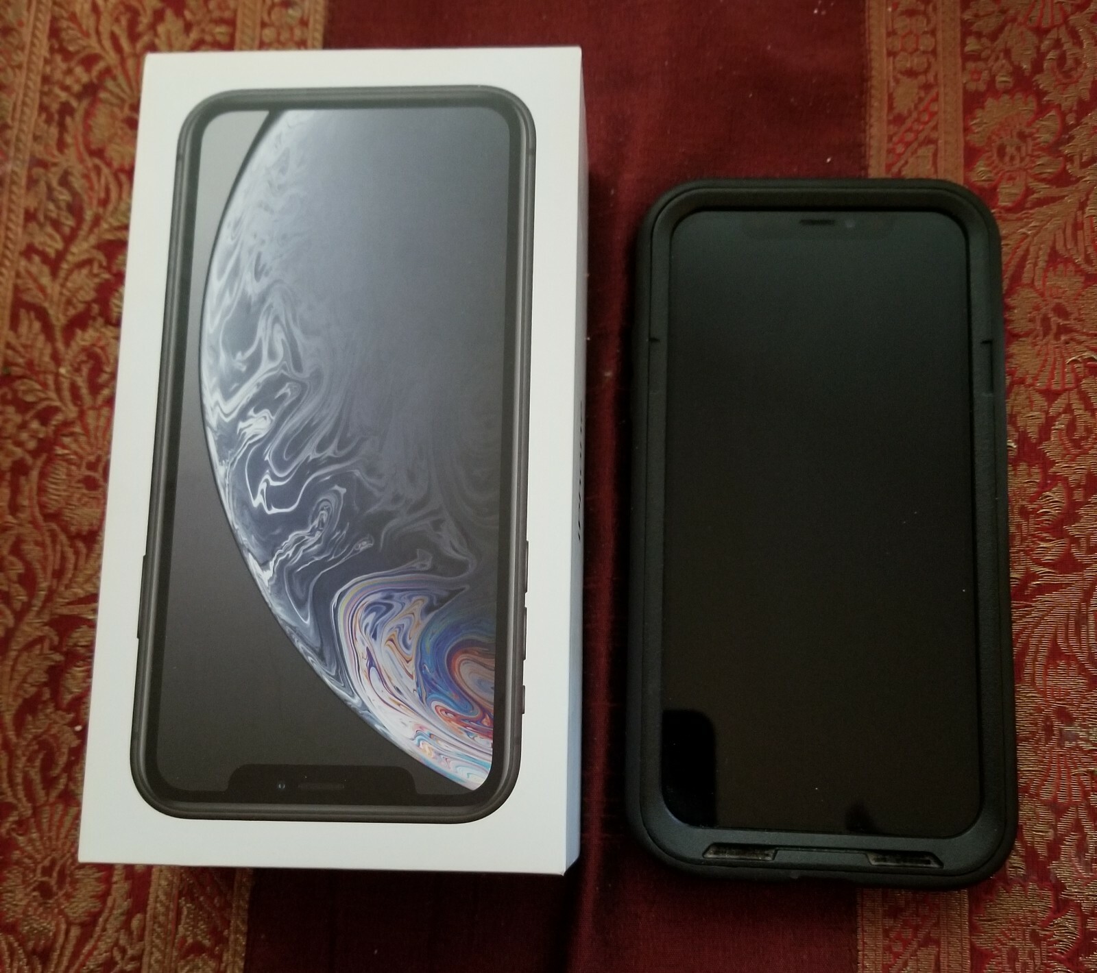 Apple iPhone XR-64GB-Black (Unlocked) A1984 (CDMA+GSM) c1044 w/Otterbox-Grade A