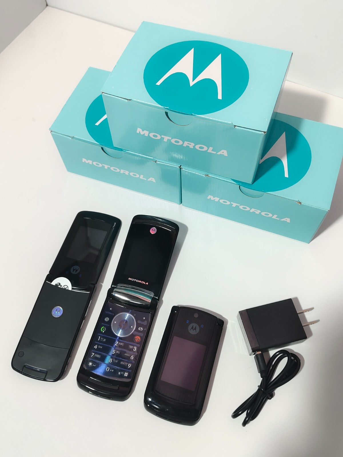 Motorola RAZR2 V8 Original Unlocked 2.2 inches 2MP 512MB/ 2GB GSM