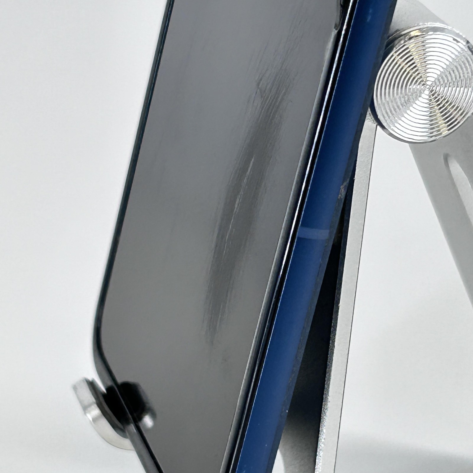Motorola Razr (2025) Gibraltar Sea 256GB – T-Mobile – Back Glass Cracked