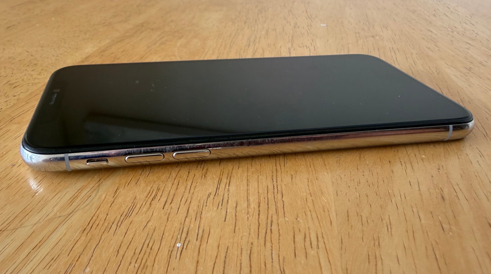Apple iPhone XS – 64GB – Silver (Unlocked) A1920, 77% battery, MT952LL/A