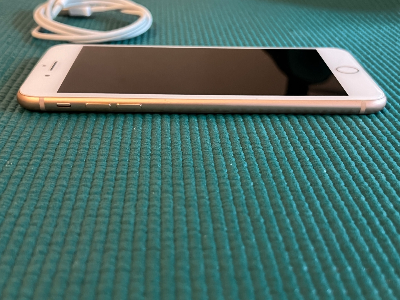 Apple iPhone 8 Plus – 64GB – Gold unlocked A1897 (GSM)