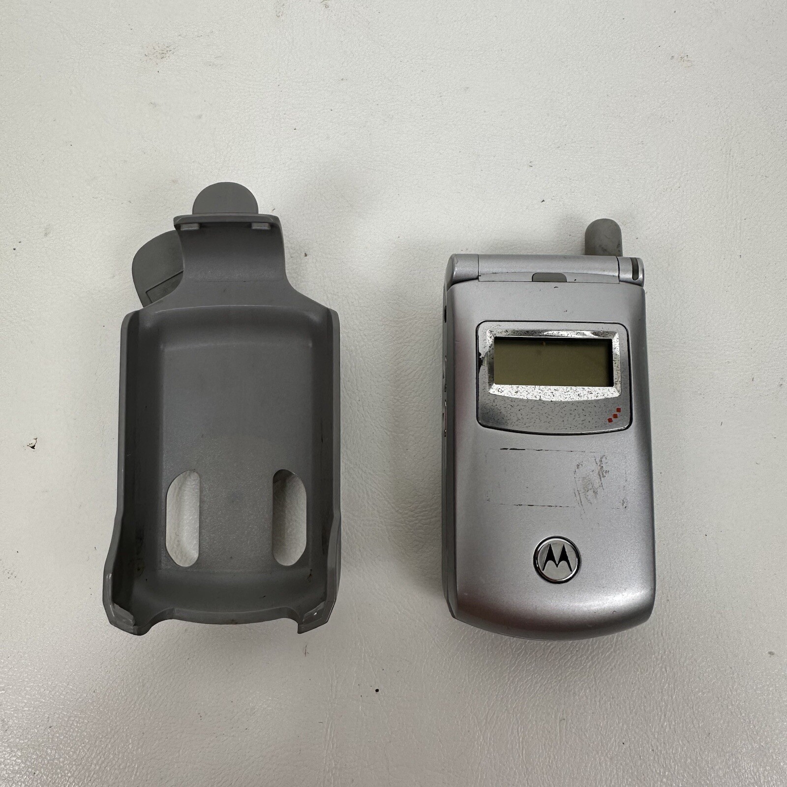 Motorola T series T720 Silver Cellular Phone Cingular/AT&T With Holster