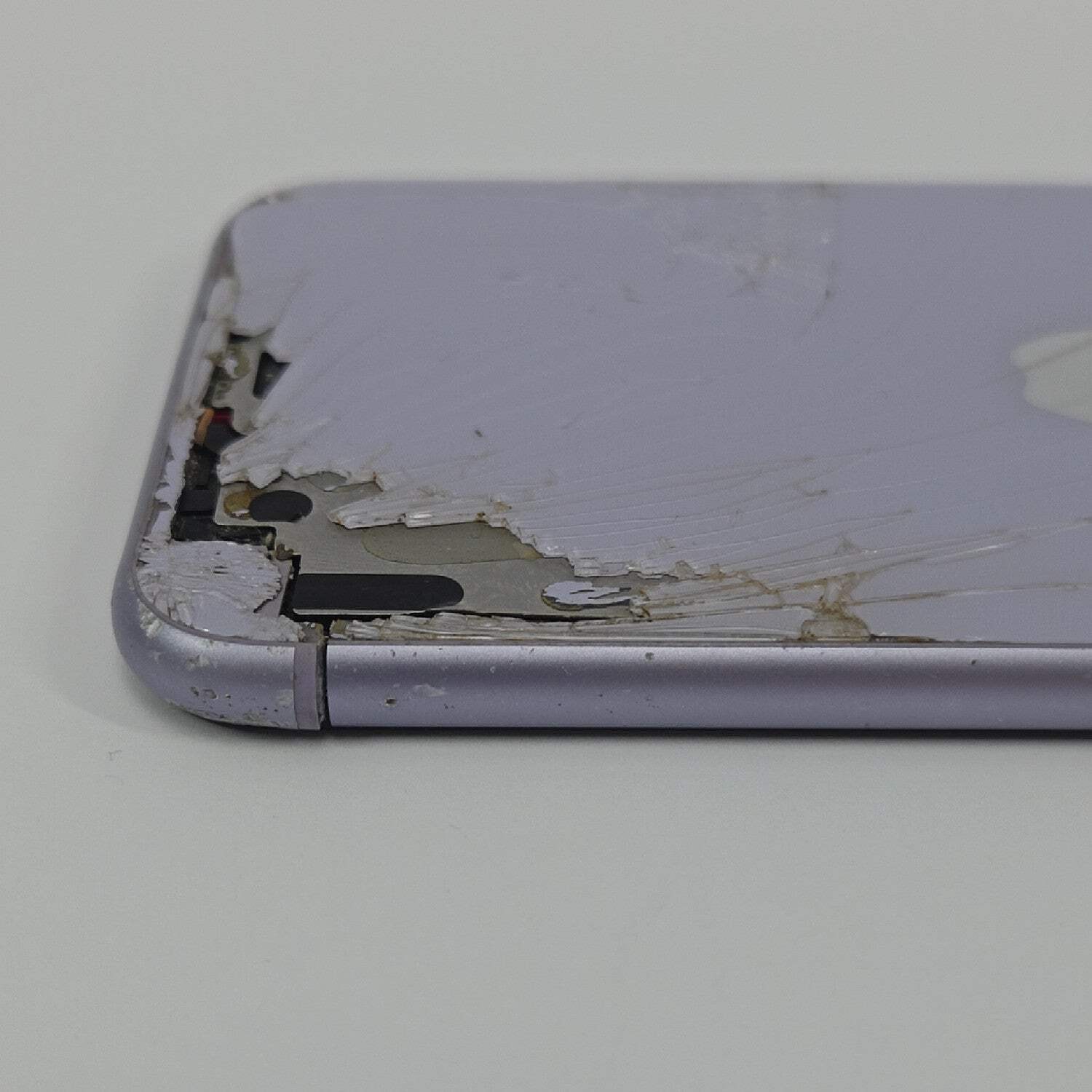 Broken Unlocked Apple iPhone 11 128GB 18.1.1 MWKY2LL/A shattered rear glass